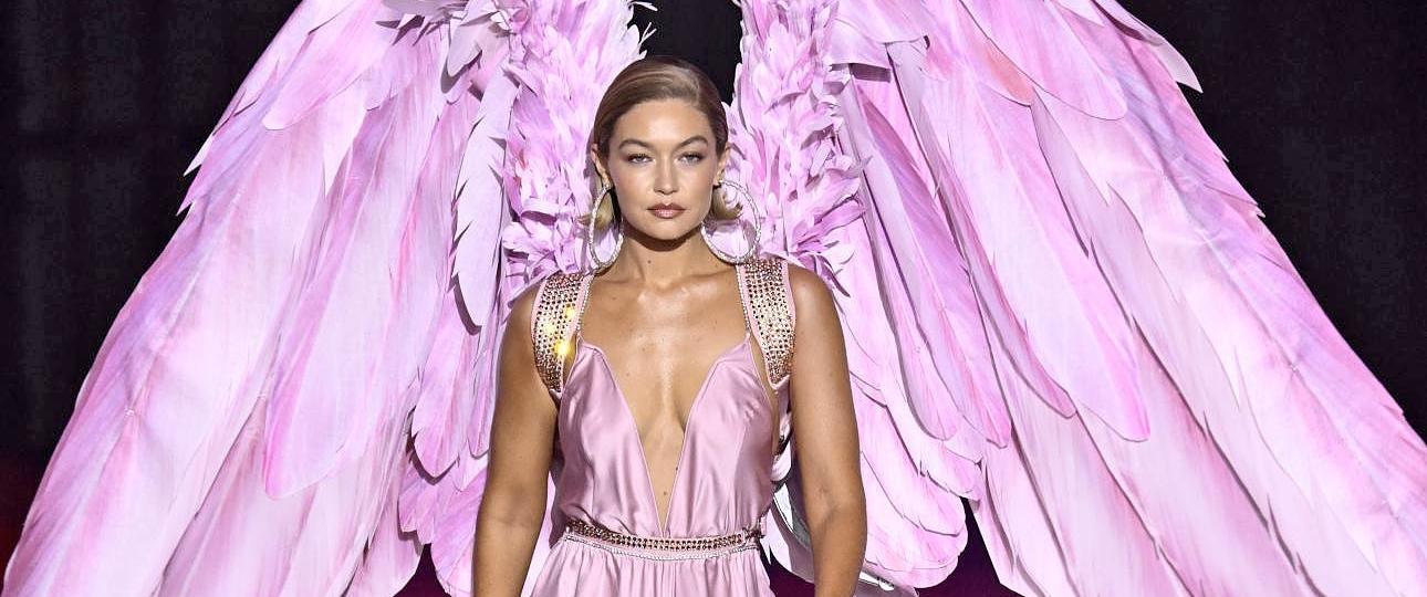 Το show της Victoria’s Secret επέστρεψε -Θρυλικά supermodels, σέξι εσώρουχα και προσπάθεια για περισσότερο inclusivity